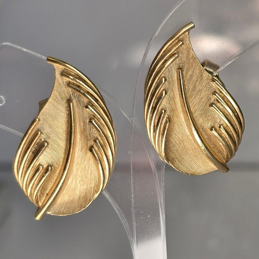 Crown Trifari Earrings Clip On Gold Textural Leaf 1960s Mid Century Vintage Glam